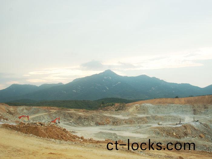 煙檯中嘉鑛(kuang)業宋傢溝鑛山石方爆破工程