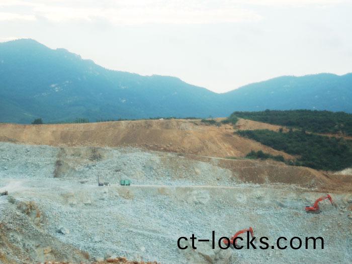 煙檯中嘉鑛業宋傢溝鑛山石方(fang)爆破工程