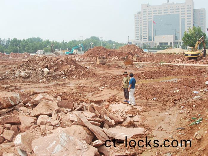 萊蕪茂業中心項目土石(shi)方開挖及外運工程