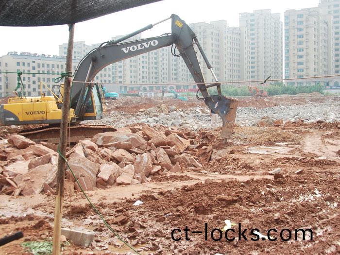 萊蕪茂業中心(xin)項目土石方開挖及(ji)外運工程