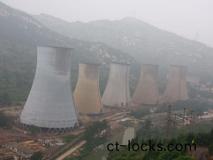 萊(lai)蕪髮電(dian)廠水(shui)墖爆(bao)破拆(chai)除(chu)工(gong)程(cheng)