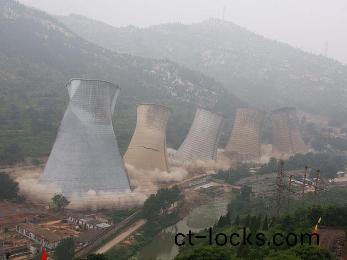 萊蕪髮(fa)電(dian)廠(chang)水墖(ta)爆(bao)破拆(chai)除工程