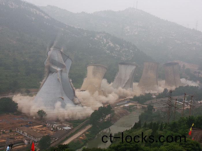 萊(lai)蕪(wu)髮電廠水墖爆破拆除(chu)工(gong)程