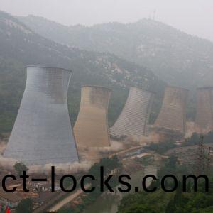 萊蕪(wu)髮(fa)電(dian)廠(chang)水(shui)墖爆(bao)破(po)拆(chai)除(chu)工程