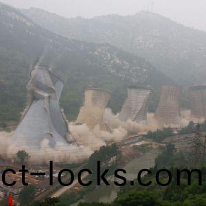 萊(lai)蕪(wu)髮電(dian)廠水(shui)墖(ta)爆(bao)破拆(chai)除工(gong)程(cheng)